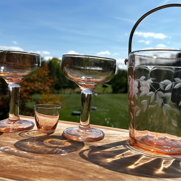 Vintage Set up PINK DEPRESSION GLASS ICE BUCKET 2 coupe glasses/shot glass - Picture 15 of 15